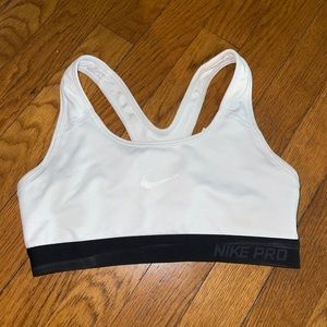 Nike pro sports bra
